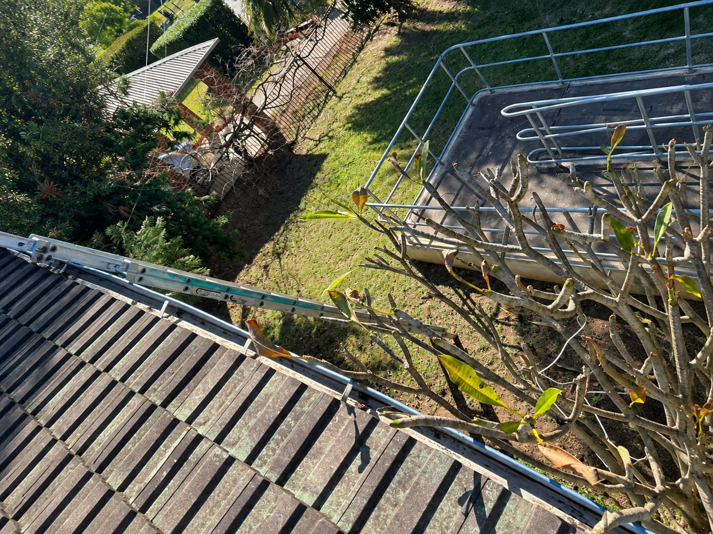 Safe roof and gutter access